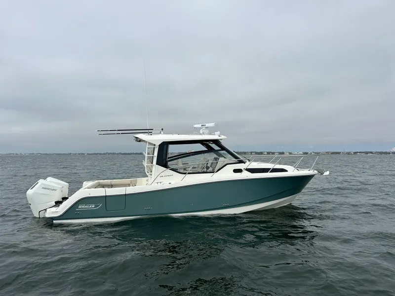 Slide: The Image of Boston Whaler 325 Conquest 2026 - 4