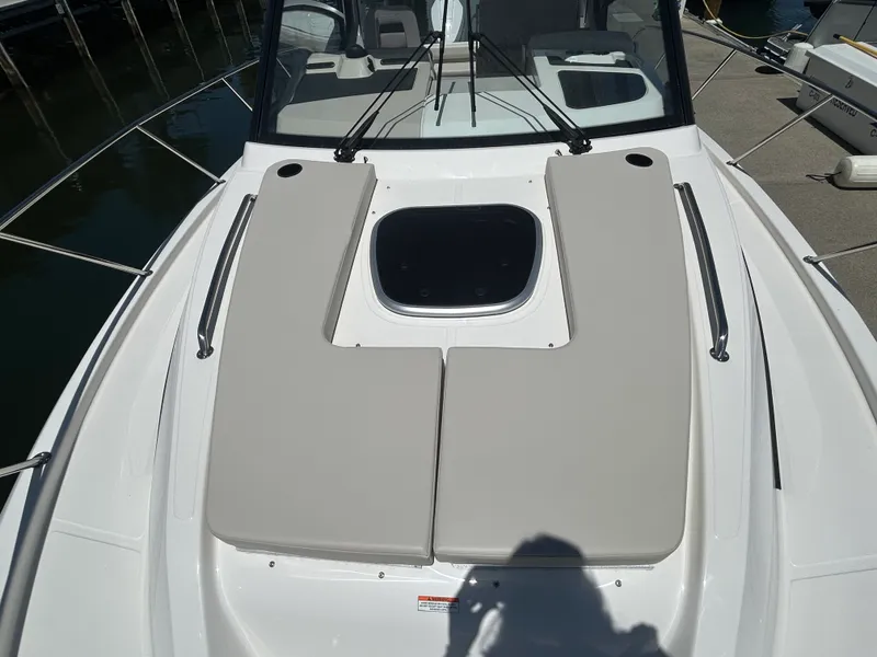 Slide: The Image of Boston Whaler 325 Conquest 2026 - 40