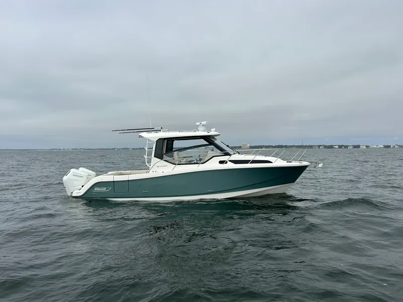 Slide: The Image of Boston Whaler 325 Conquest 2026 - 5