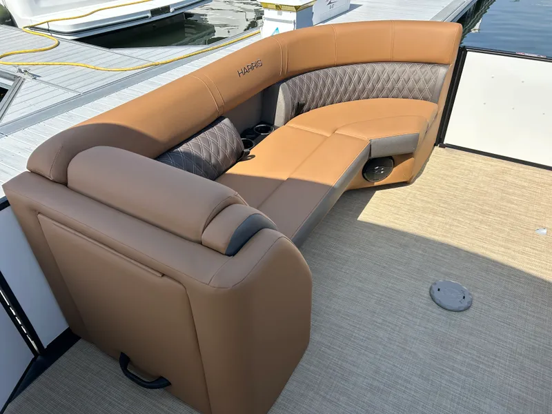 Slide: The Image of Harris Cruiser 230 2026 - 24