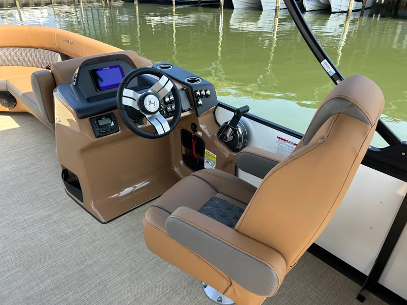 Slide: The Image of Harris Cruiser 230 2026 - 19