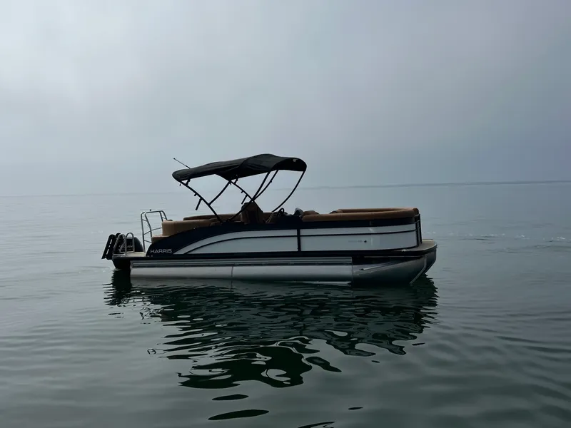 Slide: The Image of Harris Cruiser 230 2026 - 7