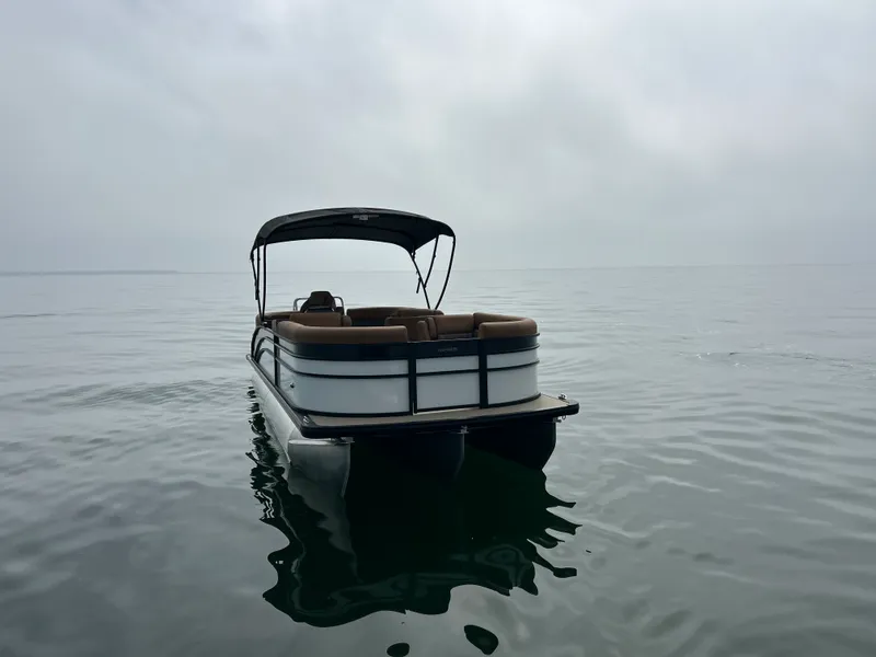 Slide: The Image of Harris Cruiser 230 2026 - 6