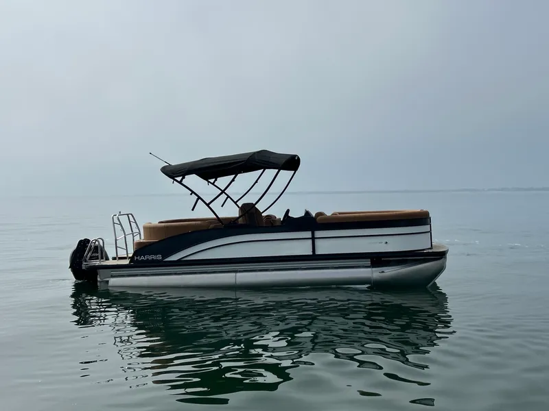 Slide: The Image of Harris Cruiser 230 2026 - 8
