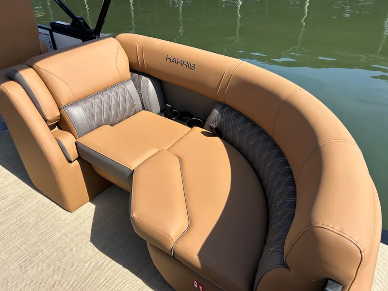 Slide: The Image of Harris Cruiser 230 2026 - 18