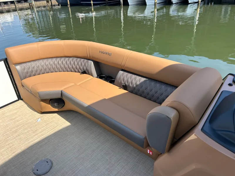 Slide: The Image of Harris Cruiser 230 2026 - 25