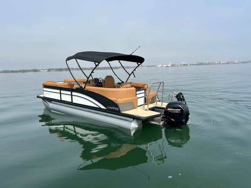 Slide: The Image of Harris Cruiser 230 2026 - 1