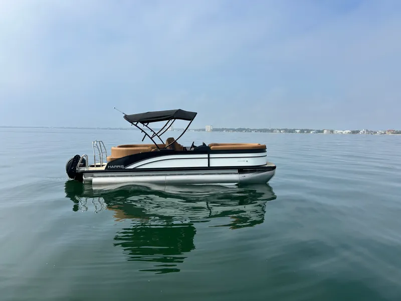 Slide: The Image of Harris Cruiser 230 2026 - 10
