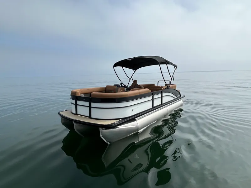Slide: The Image of Harris Cruiser 230 2026 - 5