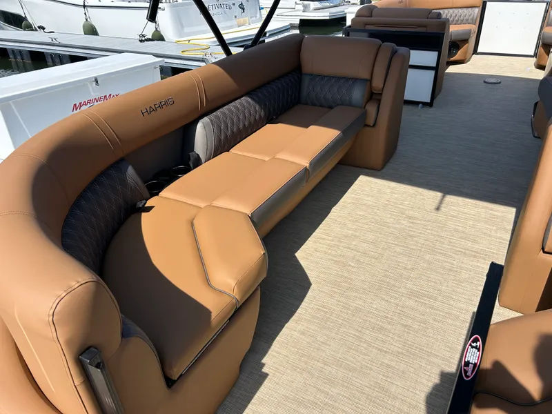 Slide: The Image of Harris Cruiser 230 2026 - 17
