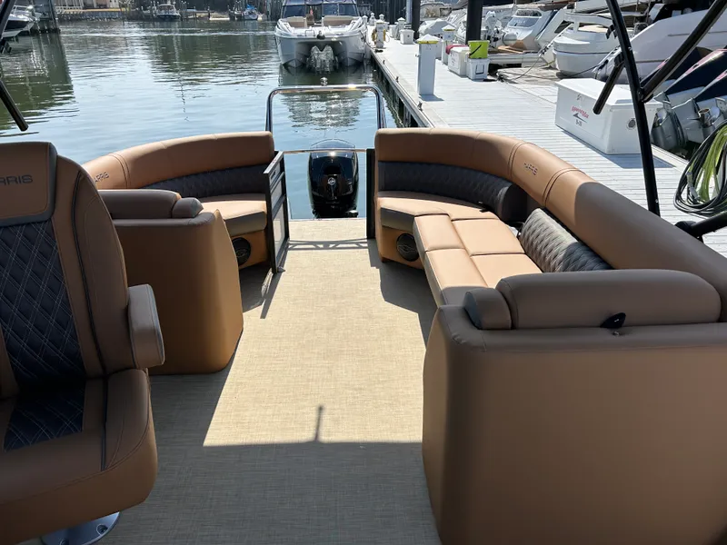 Slide: The Image of Harris Cruiser 230 2026 - 23