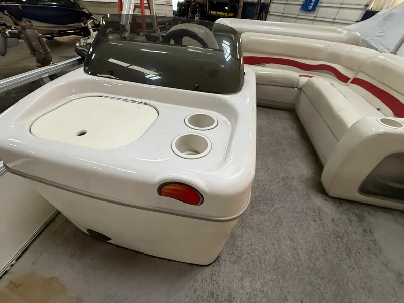 Slide: The Image of Sun Tracker FISHING DELUXE 20 2009 - 10