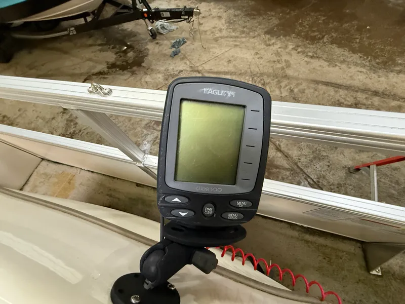 Slide: The Image of Sun Tracker FISHING DELUXE 20 2009 - 13