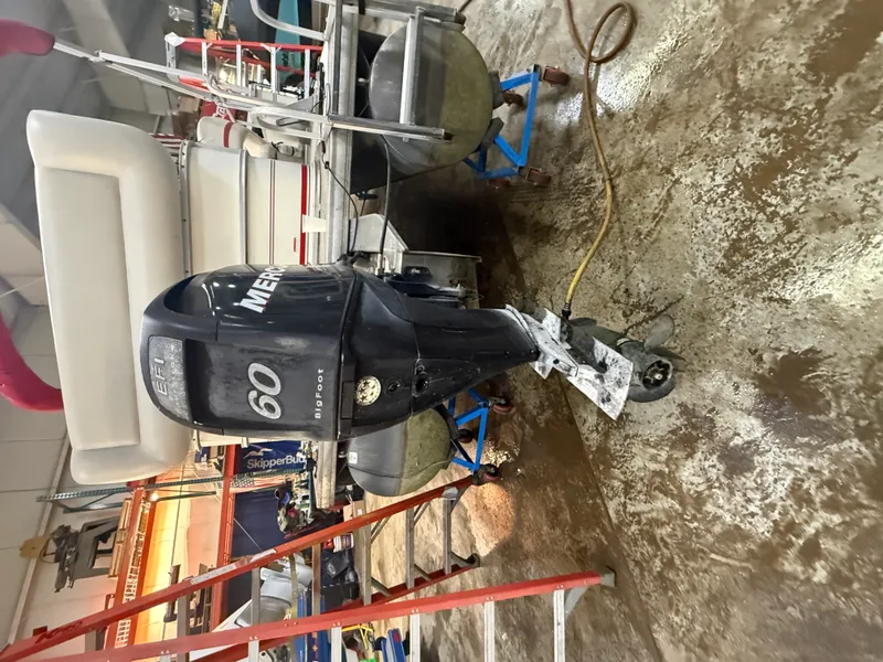 Slide: The Image of Sun Tracker FISHING DELUXE 20 2009 - 16