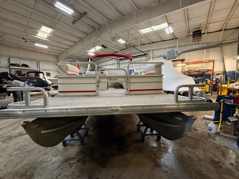 Slide: The Image of Sun Tracker FISHING DELUXE 20 2009 - 2