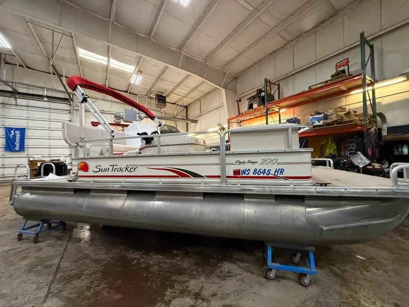 Slide: The Image of Sun Tracker FISHING DELUXE 20 2009 - 3