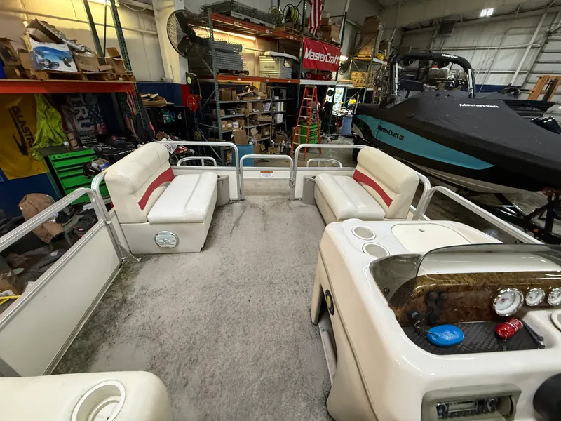 Slide: The Image of Sun Tracker FISHING DELUXE 20 2009 - 8