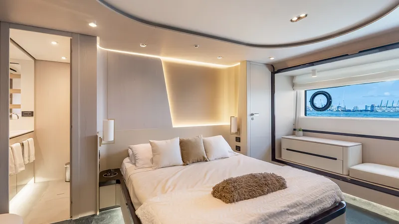 Slide: The Image of Azimut 78 FLY 2025 - 19