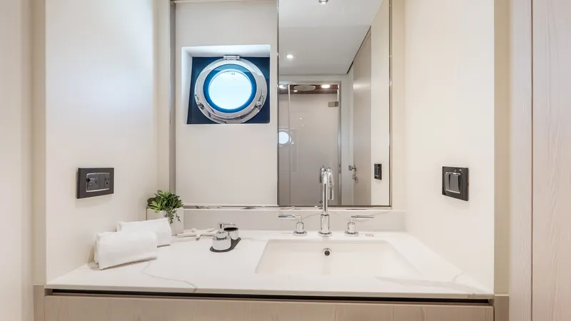 Slide: The Image of Azimut 78 FLY 2025 - 34