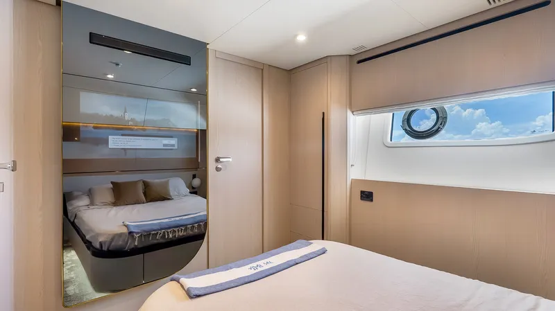 Slide: The Image of Azimut 78 FLY 2025 - 36