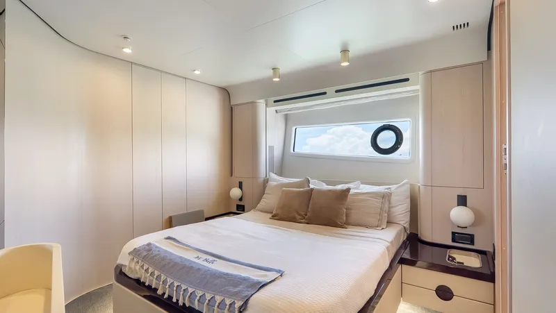 Slide: The Image of Azimut 78 FLY 2025 - 37