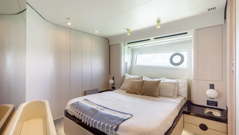 Slide: The Image of Azimut 78 FLY 2025 - 40