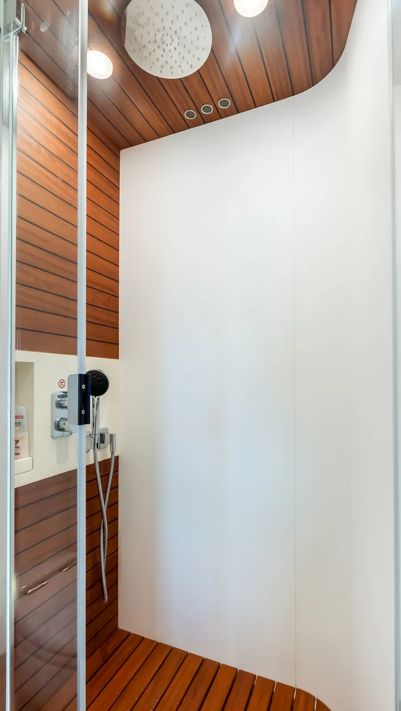 Slide: The Image of Azimut 78 FLY 2025 - 44