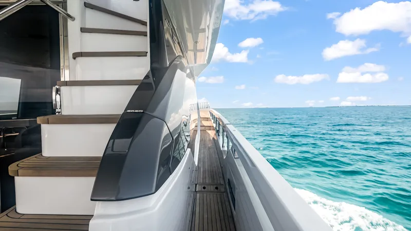 Slide: The Image of Azimut 78 FLY 2025 - 63