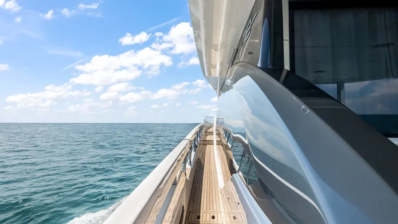 Slide: The Image of Azimut 78 FLY 2025 - 65