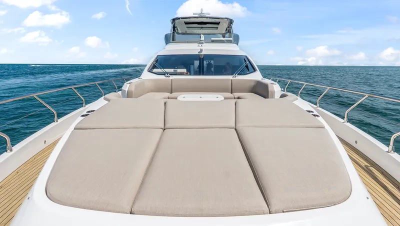 Slide: The Image of Azimut 78 FLY 2025 - 72
