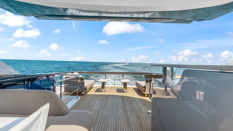 Slide: The Image of Azimut 78 FLY 2025 - 75