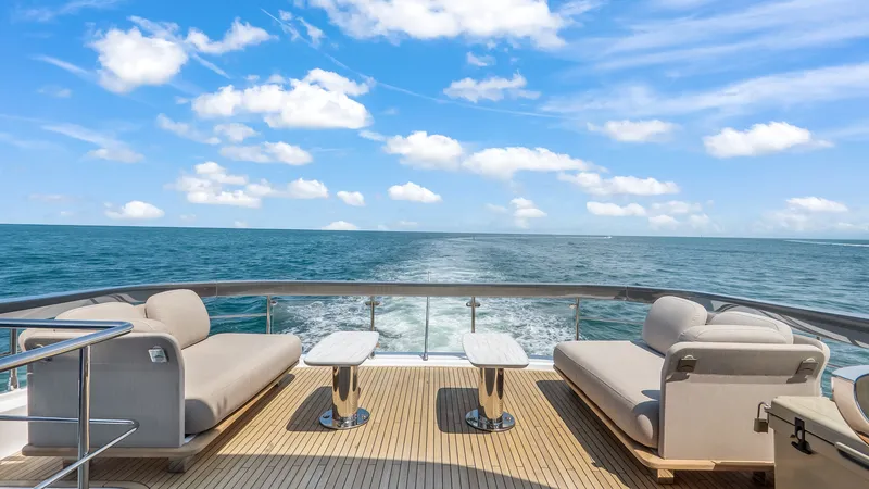 Slide: The Image of Azimut 78 FLY 2025 - 76