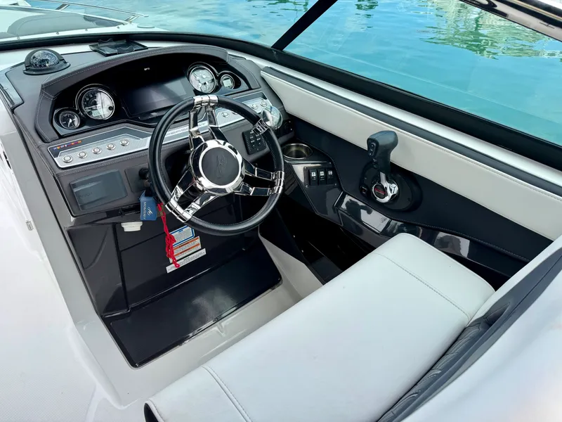 Slide: The Image of Monterey 275 SS 2021 - 11