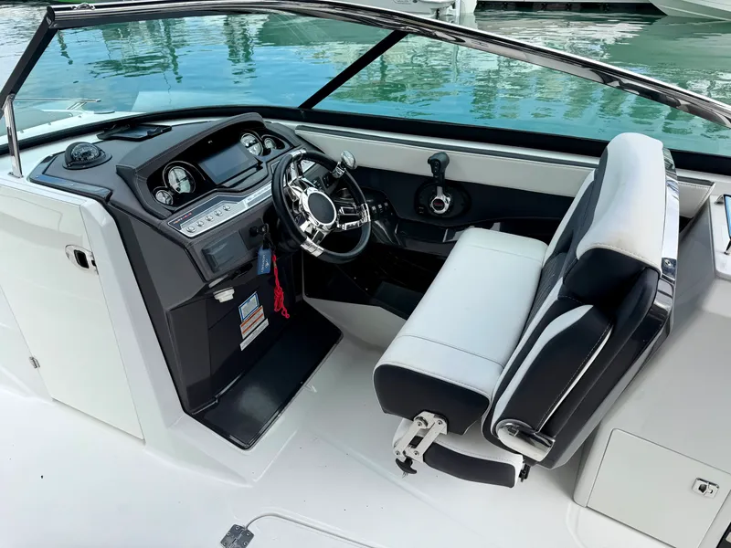 Slide: The Image of Monterey 275 SS 2021 - 12