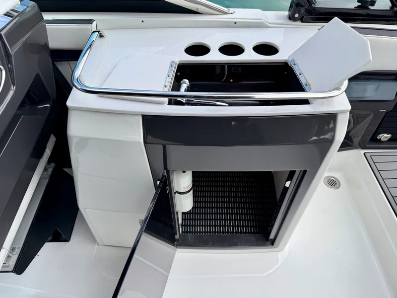 Slide: The Image of Monterey 275 SS 2021 - 13