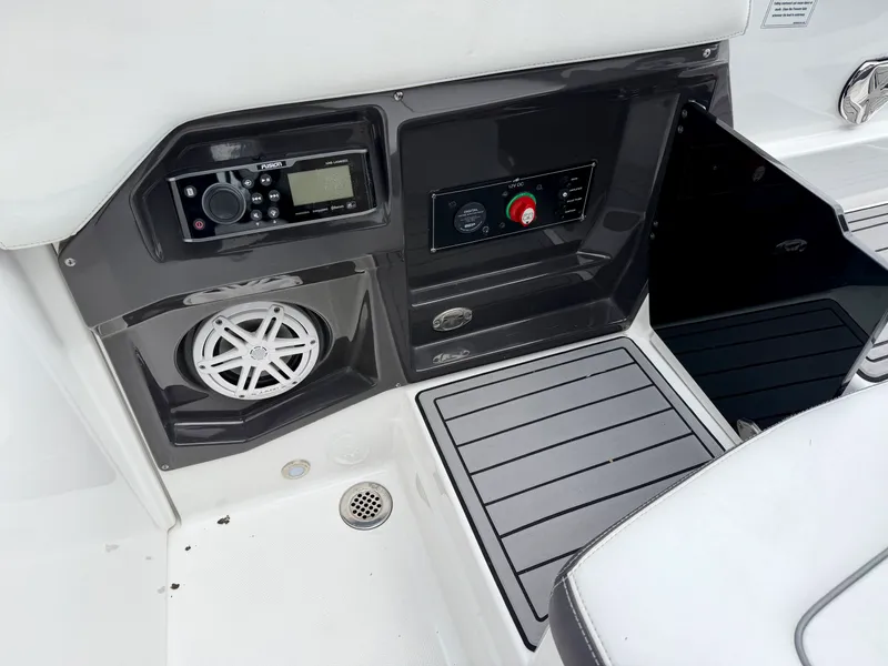 Slide: The Image of Monterey 275 SS 2021 - 14