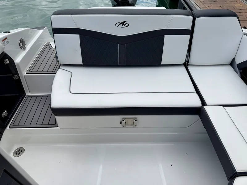 Slide: The Image of Monterey 275 SS 2021 - 16