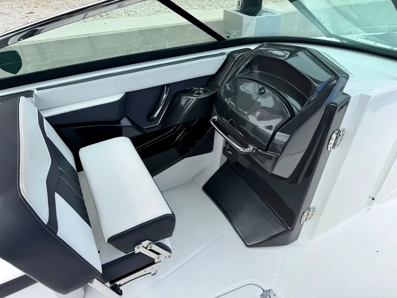 Slide: The Image of Monterey 275 SS 2021 - 18