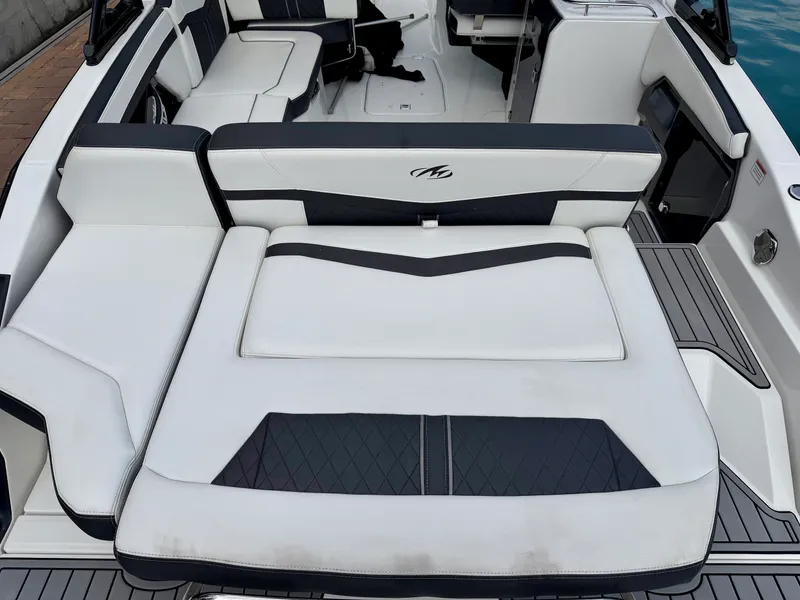 Slide: The Image of Monterey 275 SS 2021 - 20