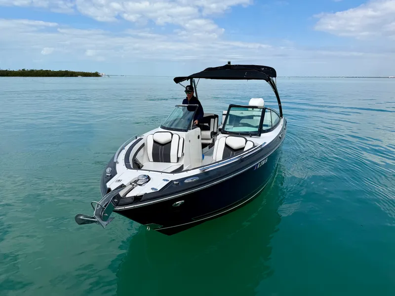 Slide: The Image of Monterey 275 SS 2021 - 22