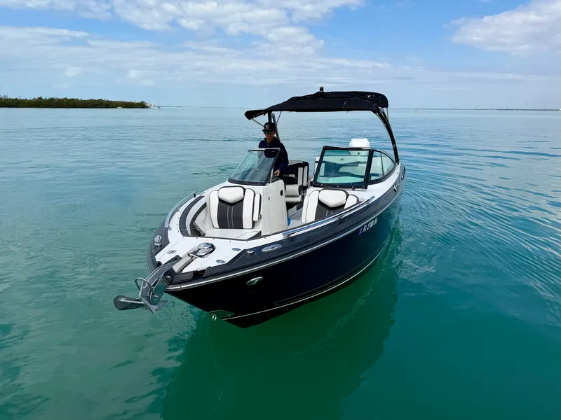 Slide: The Image of Monterey 275 SS 2021 - 25