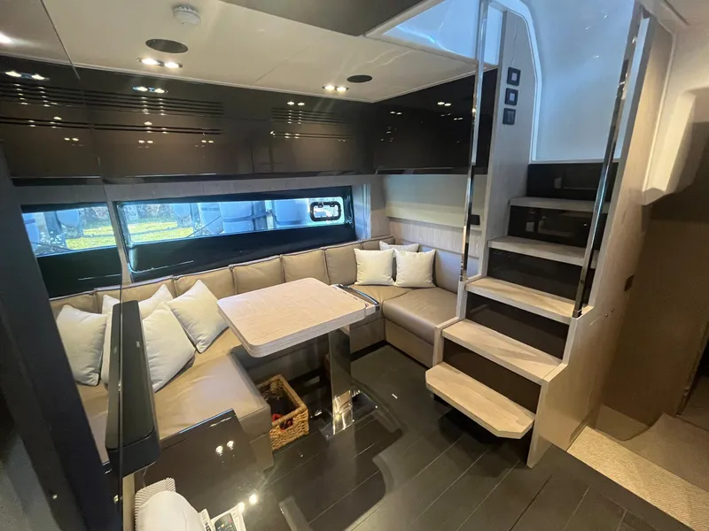 Slide: The Image of Azimut ATLANTIS 51 2025 - 10