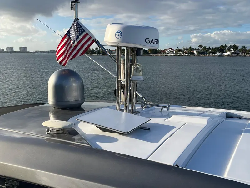 Slide: The Image of Azimut ATLANTIS 51 2025 - 11