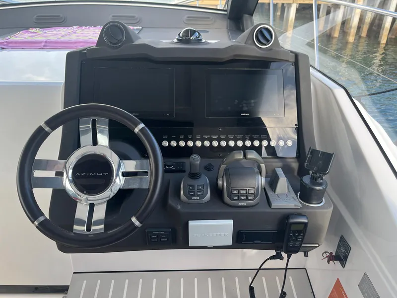 Slide: The Image of Azimut ATLANTIS 51 2025 - 13