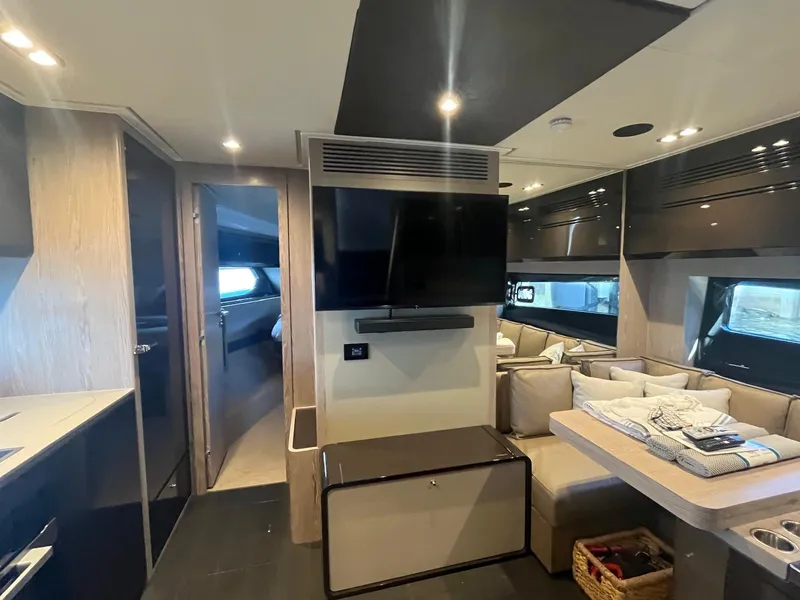 Slide: The Image of Azimut ATLANTIS 51 2025 - 22