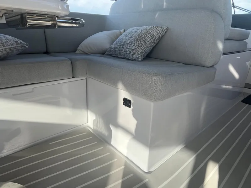 Slide: The Image of Azimut ATLANTIS 51 2025 - 8