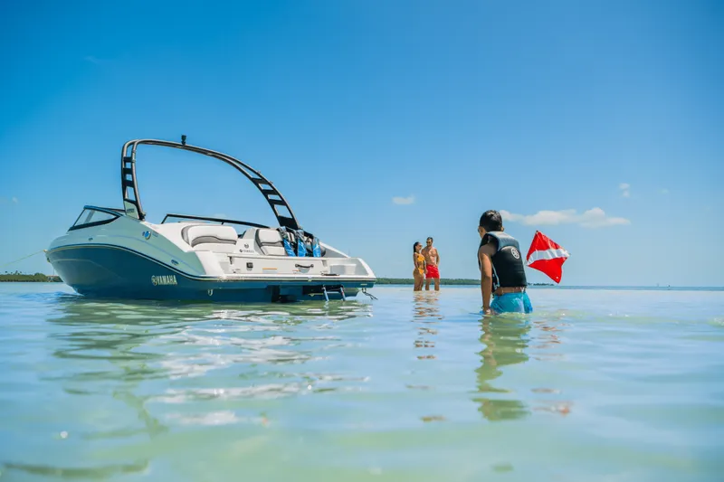 Slide: The Image of Yamaha 195S 2025 - 22