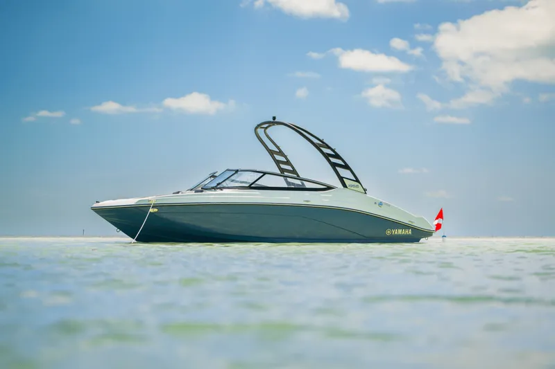 Slide: The Image of Yamaha 195S 2025 - 24