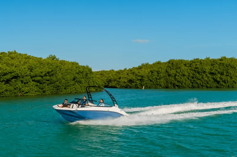 Slide: The Image of Yamaha 195S 2025 - 33