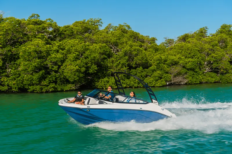 Slide: The Image of Yamaha 195S 2025 - 34